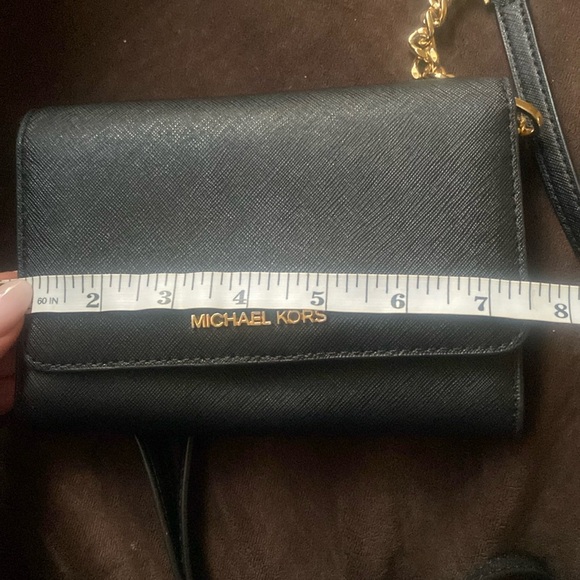 Michael Kors Outlet Small Smartphone Convertible Crossbody Bag - Picture 11 of 12